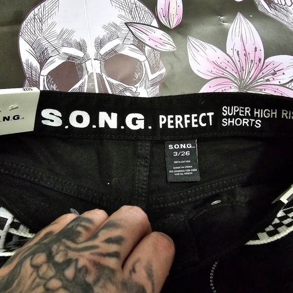 Black High Rise Distressed Shorts ♠️ - Picture 3 of 5